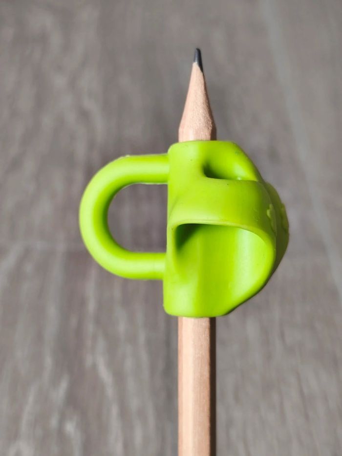 Correcteur de posture d'écriture en silicone souple vert - photo numéro 5