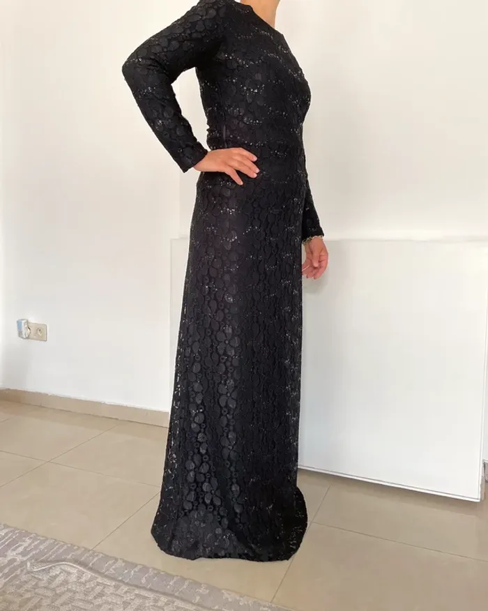 Robe de soirée en dentelle - photo numéro 2