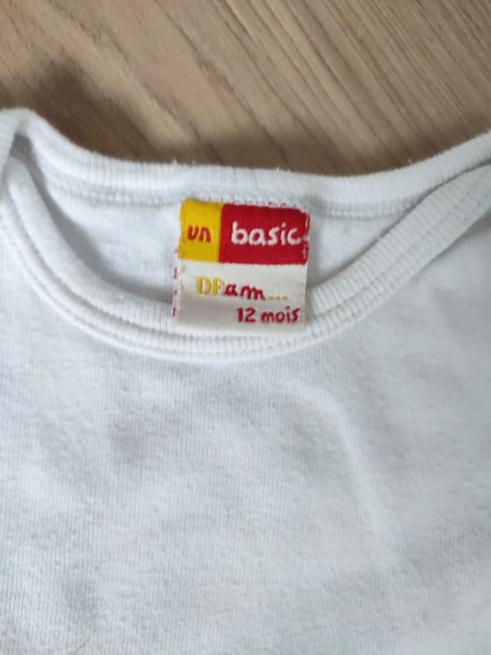 Lot 2 bodies 12 mois - photo numéro 2