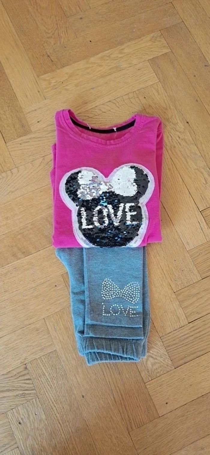 Lot leggings et t- shirt longues manches réversible Ebita 4 ans en excellent état