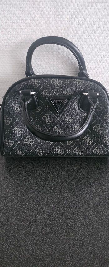 Sac guess neuf