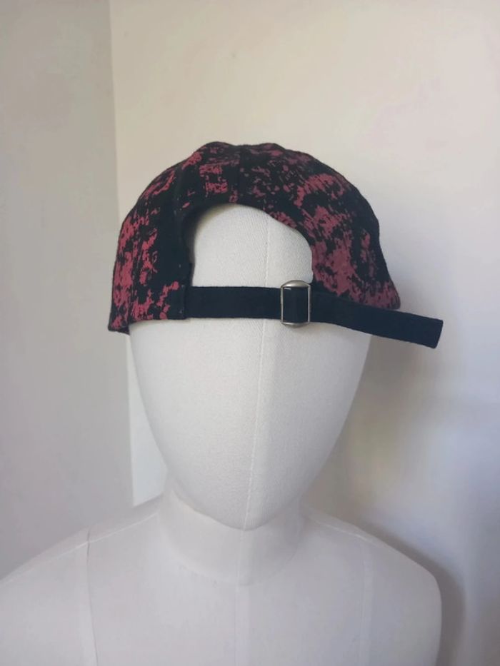 Casquette NY rouge et noire – Taille unique – Très bon état - photo numéro 2