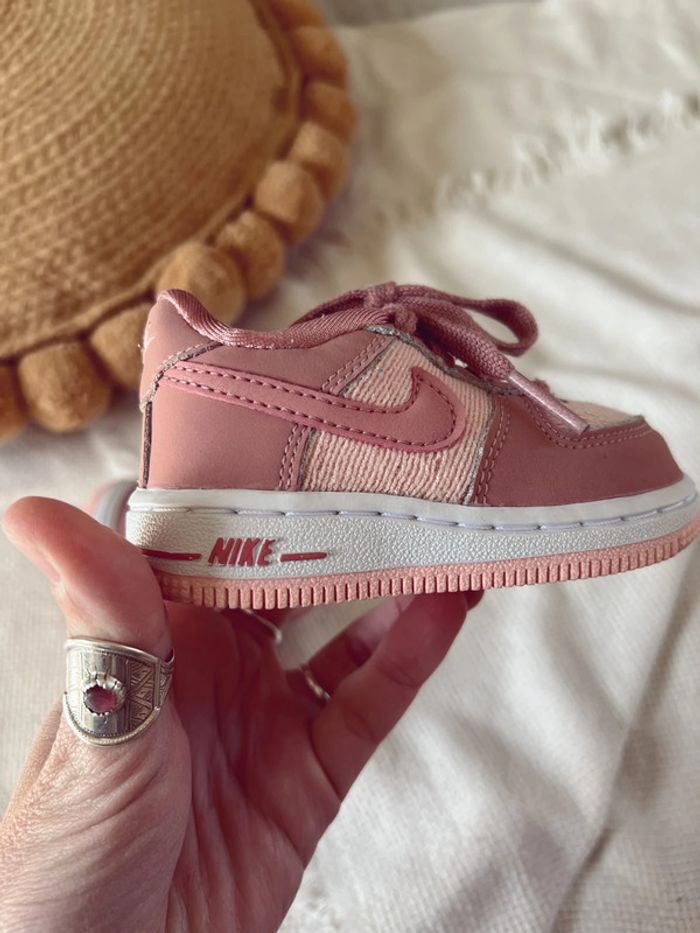 Baskets Nike air force rose 19,5 - photo numéro 4