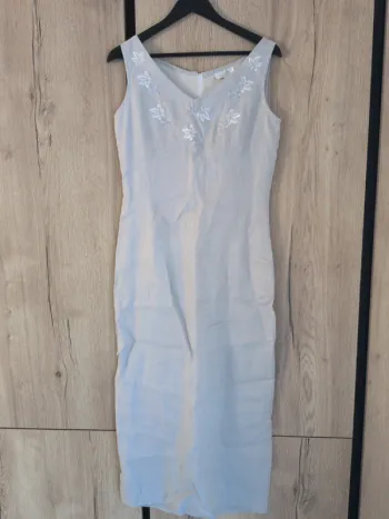 Robe d'été légère avec broderies florales Taille 1