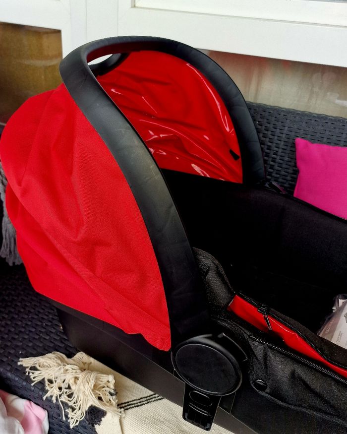 Nacelle looping auto"go rouge "neuve dans son carton d'origine (Jamais déballée) - photo numéro 2