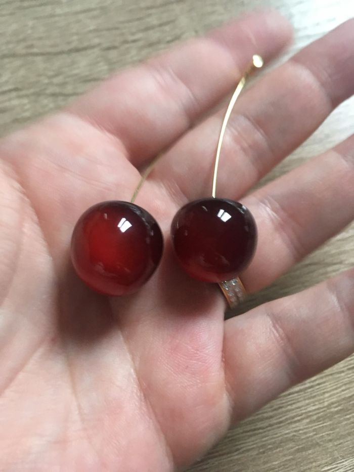 Boucles d’oreilles NEUVES femme en forme de cerises 🍒 couleurs bordeaux et rouge - photo numéro 3