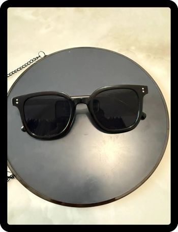 Lunette de soleil noire