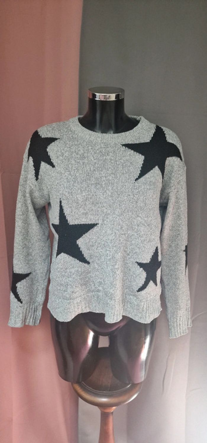 Pull gris motif étoiles