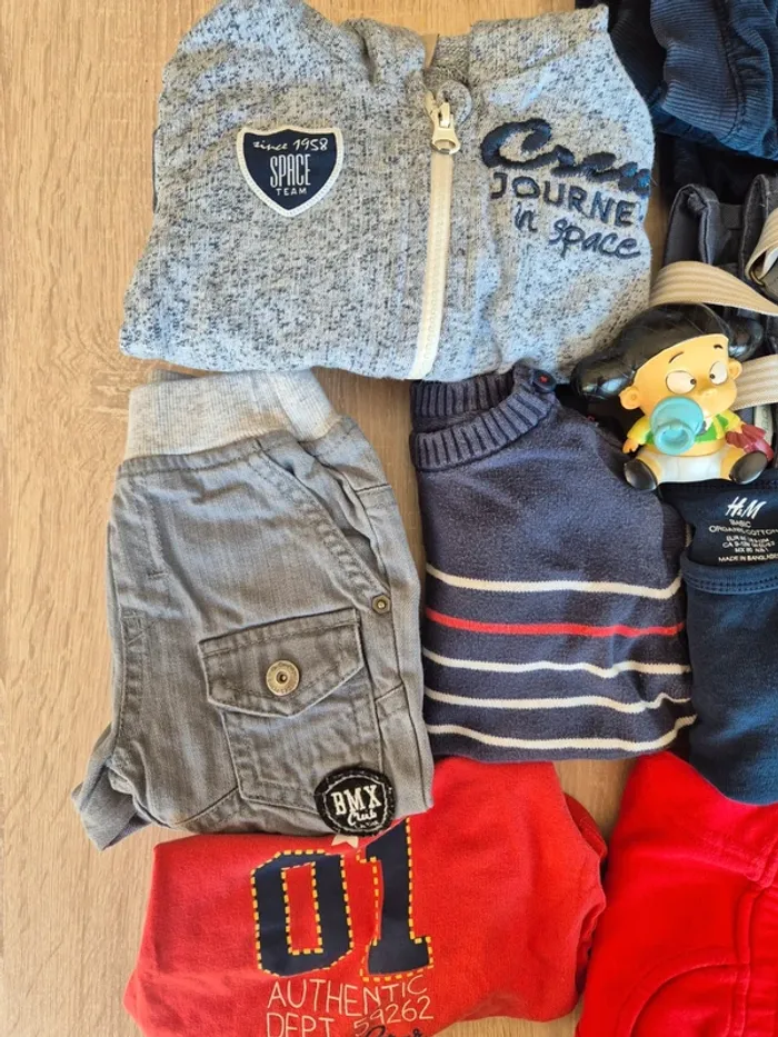 Lot de vêtements  taille 12 mois - photo numéro 2