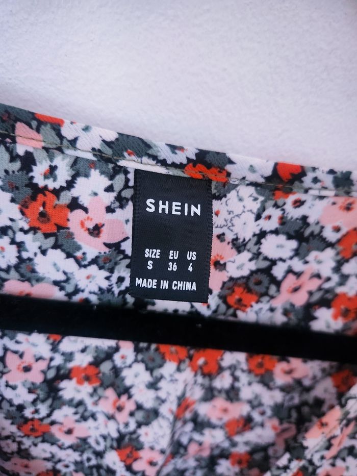 Blouse chemise fleurie neuve - photo numéro 4