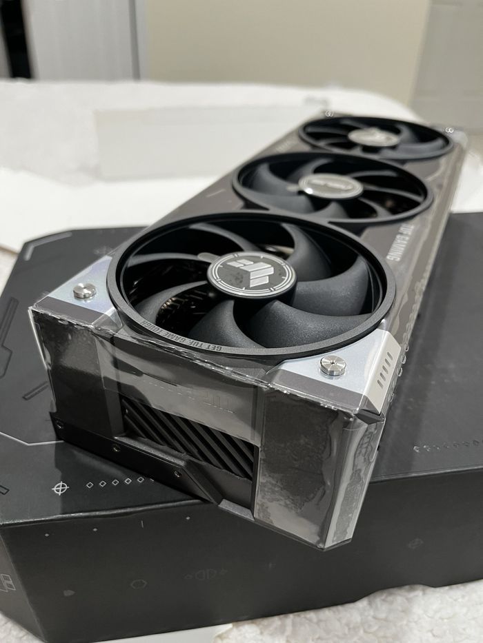 Carte graphique gaming ASUS TUF Gaming GeForce RTX ™ 5080 16 Go GDDR7 OC Edition - photo numéro 4
