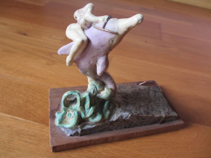 Sculpture artisanale dauphin en argile - photo numéro 1