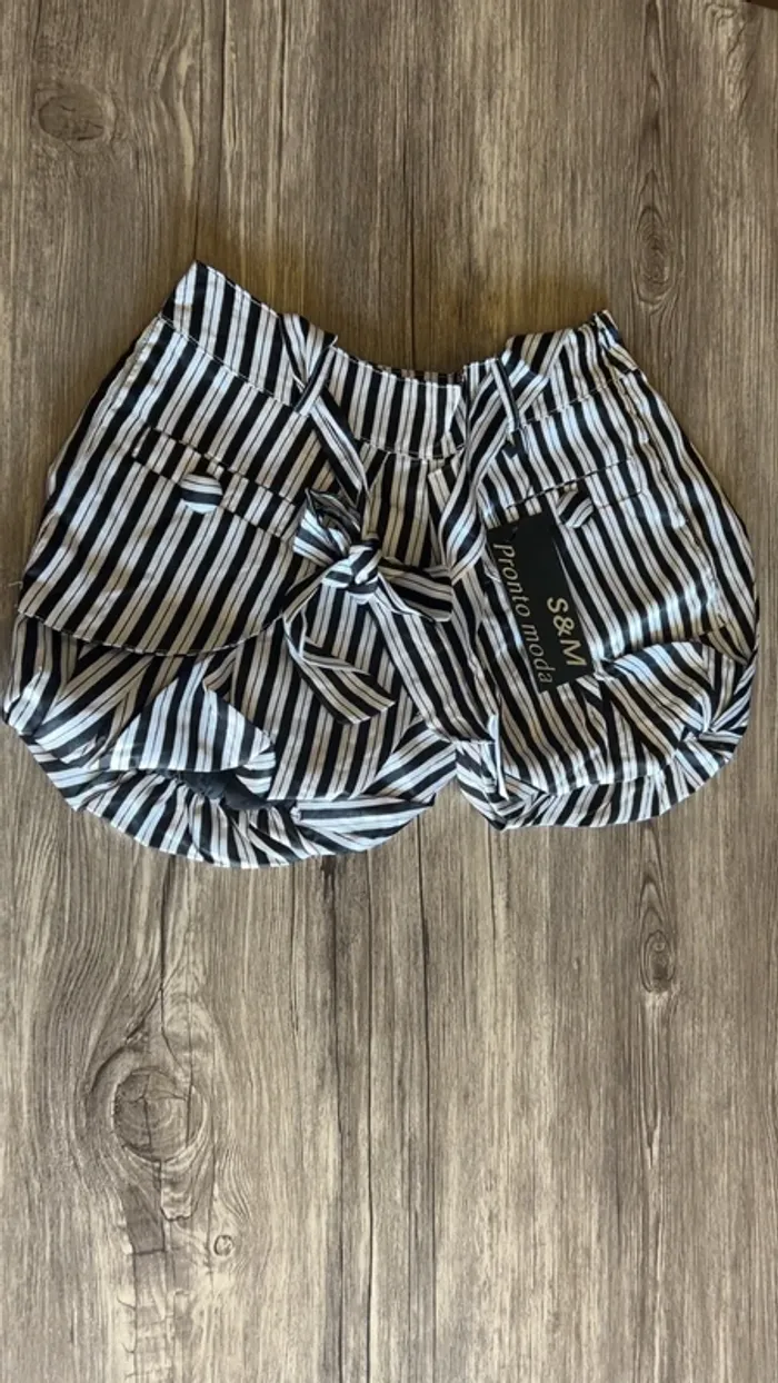 Short neuf femme S