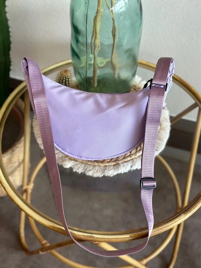 Sac bandoulière en forme de demi-lune lila - photo numéro 6