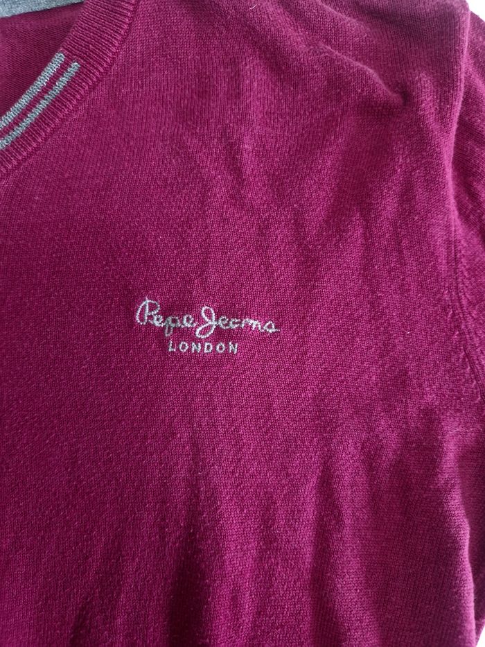 Pull col v , homme , pepe jeans  , taille M  , couleur bordeaux - photo numéro 4