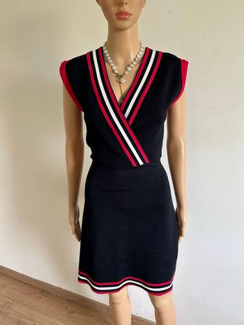 Robe noire et rouge neuve sans manches Morgan taille M (valeur 65€) avec défaut 