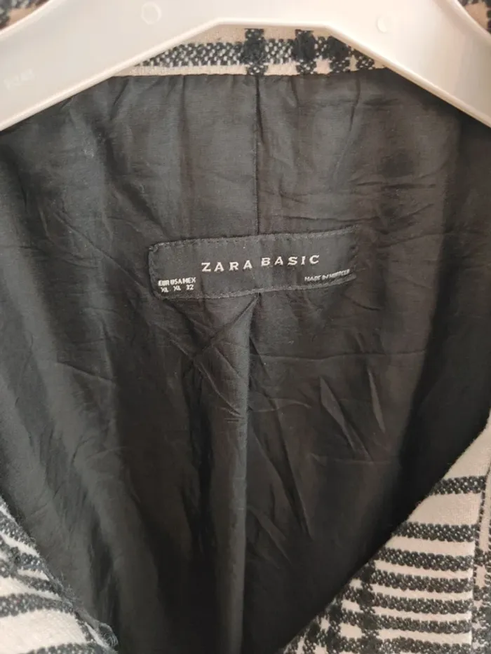 Veste overzise noire et blanche Zara taille XL - photo numéro 2