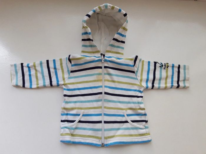 Veste à capuche Sable et Mer , rayures blanc bleu et vert. bébé 12 mois