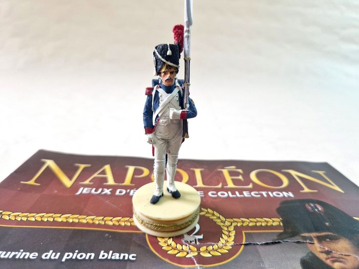 Figurine  , Napoléon , jeux d'échec de collection  , numéro 2 , le  grenadier de la garde Imperial - photo numéro 3