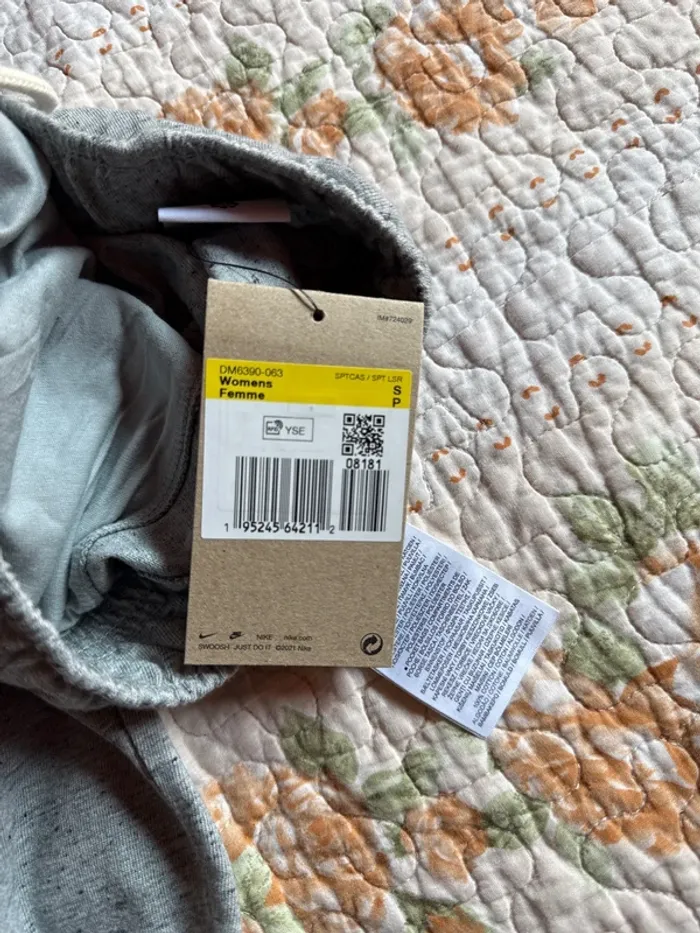 Jogging Nike femme neuf avec étiquette taille S/M/L - photo numéro 10