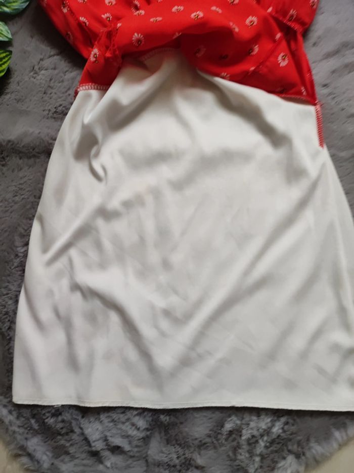 Belle robe rouge à fleurs manches courtes 6 ans - photo numéro 4