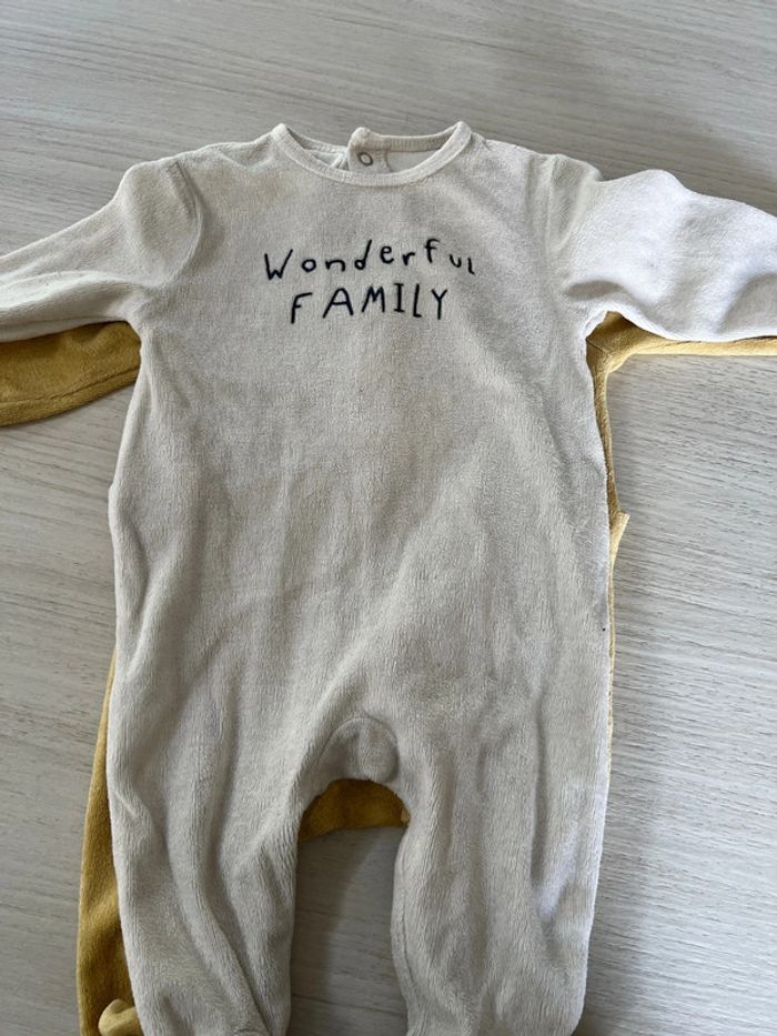 2 pyjamas blanc et jaune Kiabi 3 mois - photo numéro 2