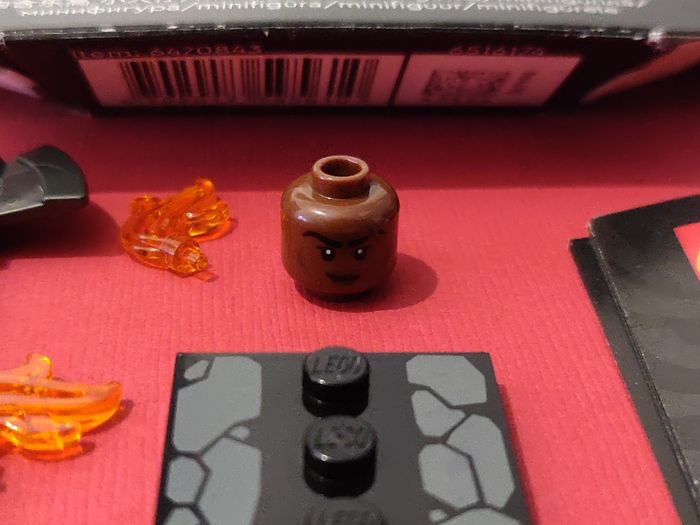 Minifig Lego Dwarf Barbarian Dungeons & Dragons et accessoires - Parfait État - avec boîte - Lego Original - photo numéro 3