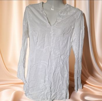 Magnifique blouse cintrée à broderies fantaisies