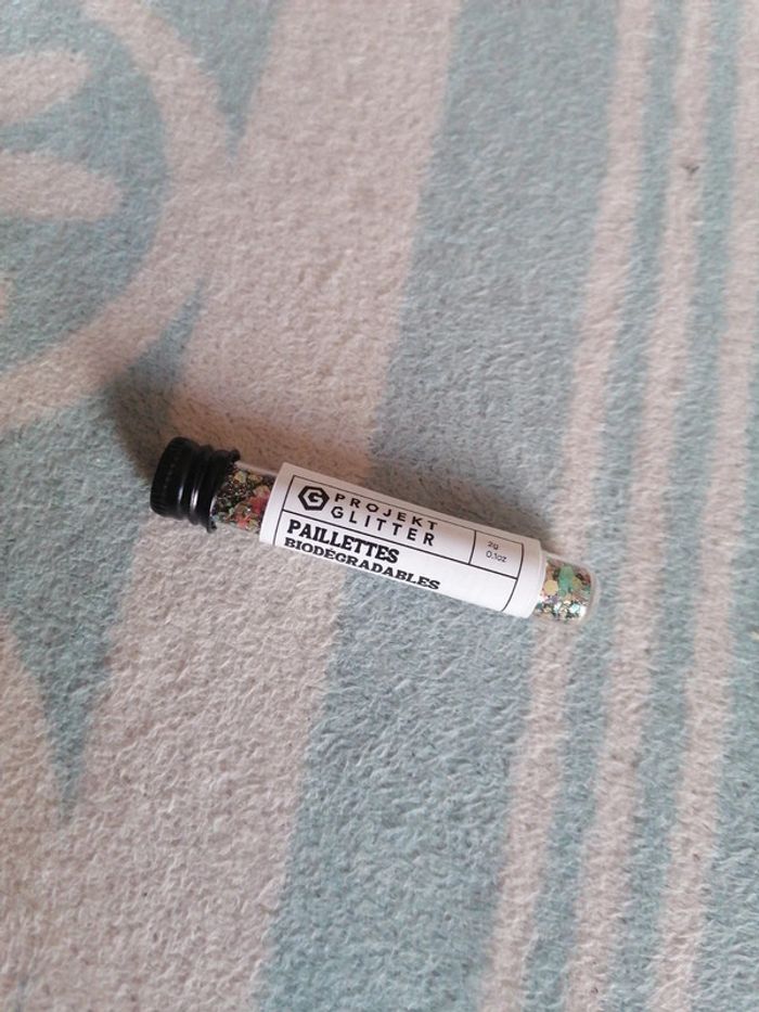 Paillettes corps et cheveux neuves Projekt glitter