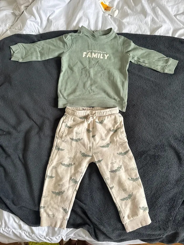 Ensemble pull et pantalon Kiabi 24 mois (83-89cm)