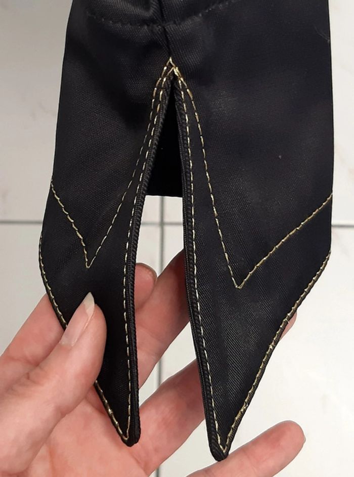 Magnifique veste cintrée La Milliardaire noire avec coutures et boutons dorés - photo numéro 8