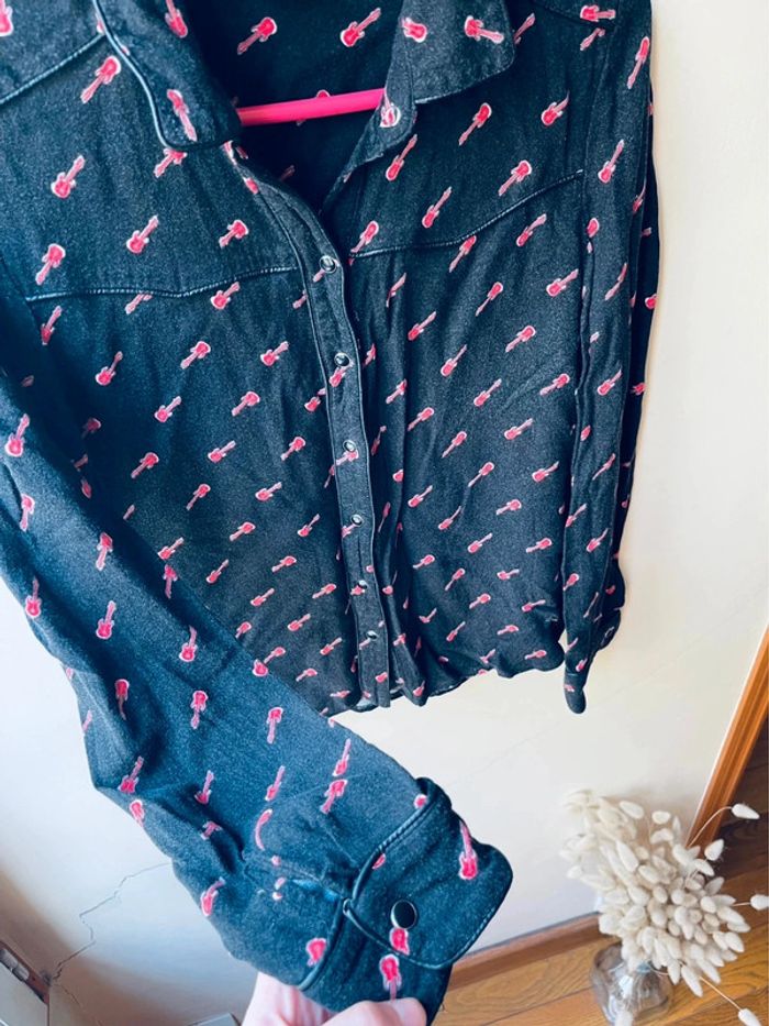 Sublime chemise kookai noir avec dessins guitare électrique taille 40 - photo numéro 5