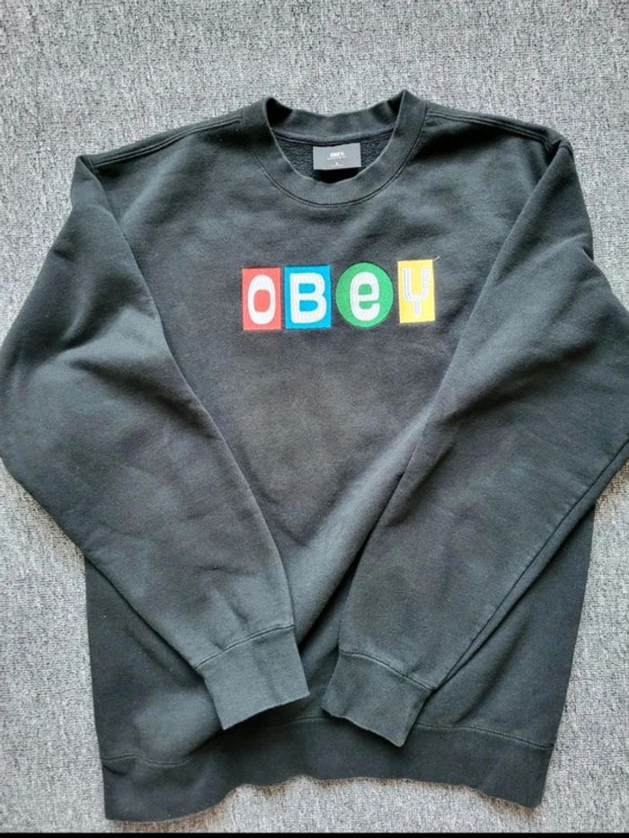 Sweat Obey Noir - Logo Coloré Brodé - Taille S - Streetwear Unisexe