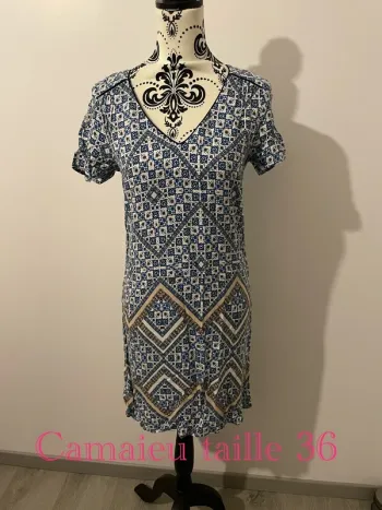 Robe camaïeu taille 36 blanc motifs géométrique bleu