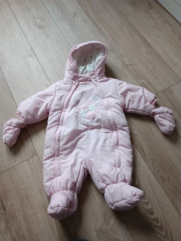 Combinaison rose avec moufles