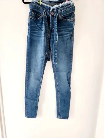 Jean Blue Fire Co - Taille Haute avec Ceinture & Finition Effilée