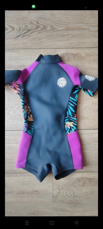 Combinaison surf taille 6/8 ans rip curl