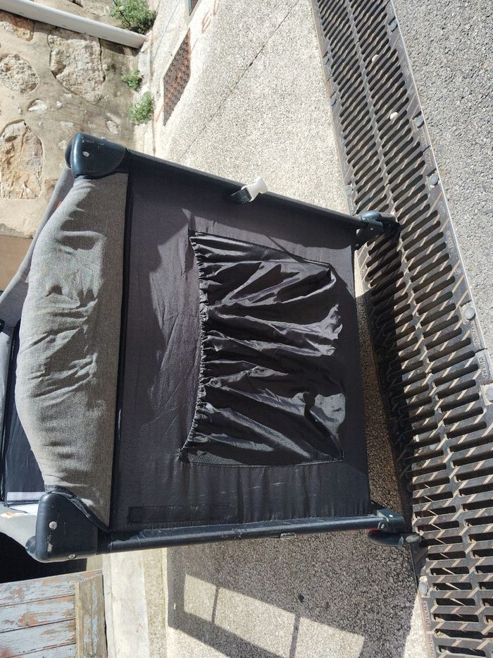 Lit parapluie avec accessoires pour changer bébé - photo numéro 5