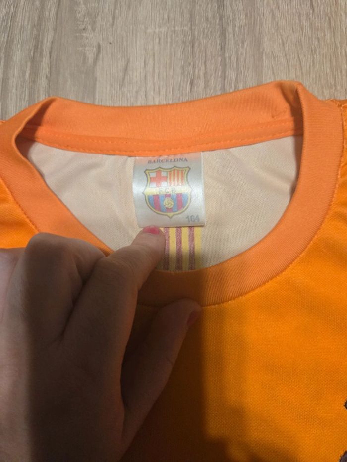 Maillot de foot Barcelone messi 14 ans état impeccable - photo numéro 2