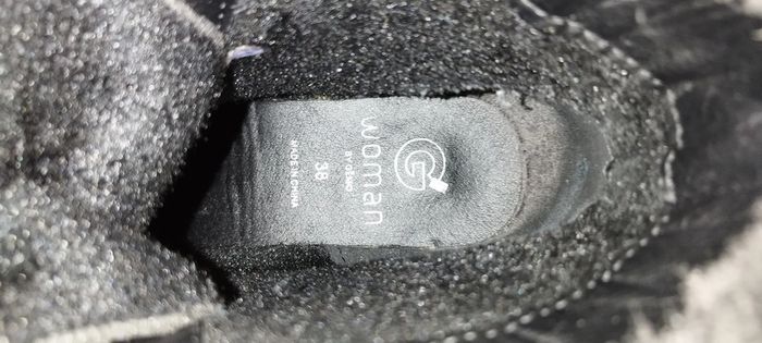 Bottines noires fourrure très bon état. Presque jamais portées. Pointure 38. Valeur 40€ - photo numéro 6