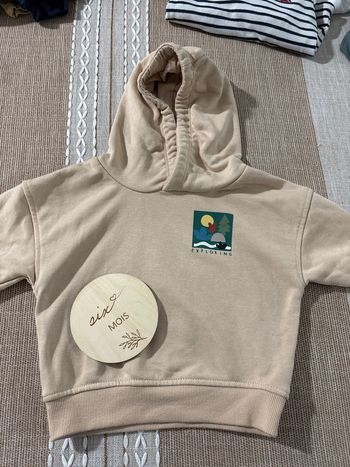 Sweat à capuche (taille 6 mois)