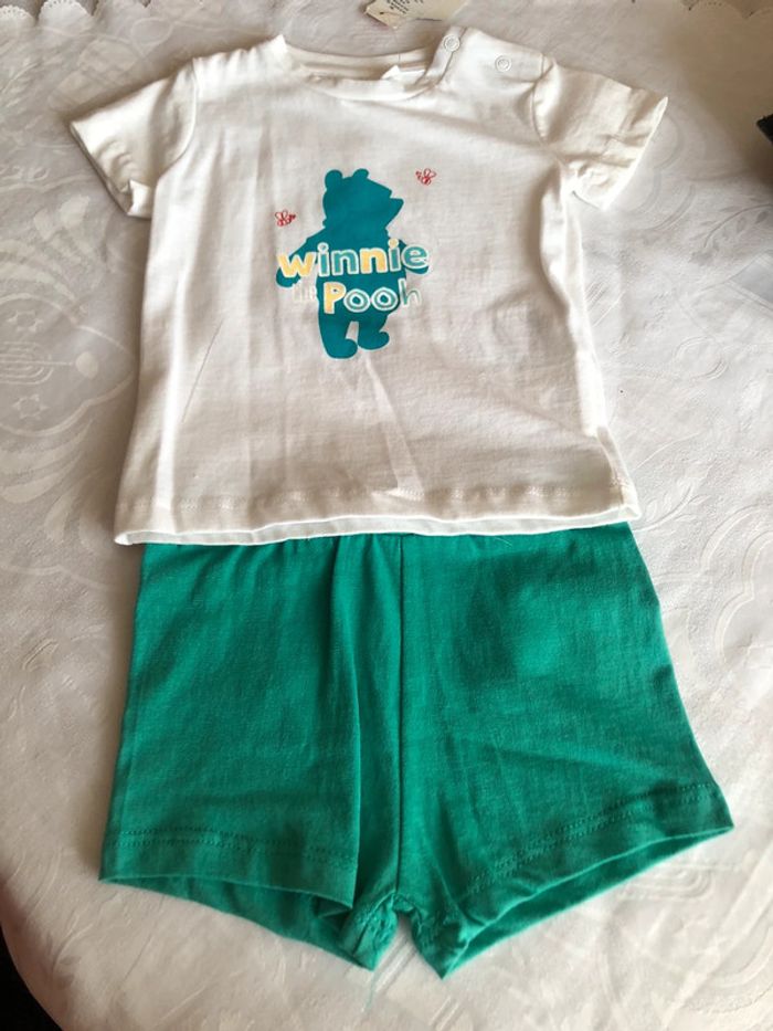 Ensemble neuf haut Winnie l ourson 6 mois short vert