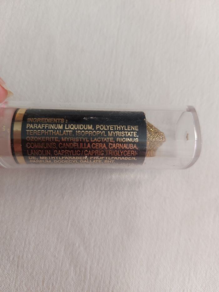 Rouge à lèvres à paillettes - photo numéro 3