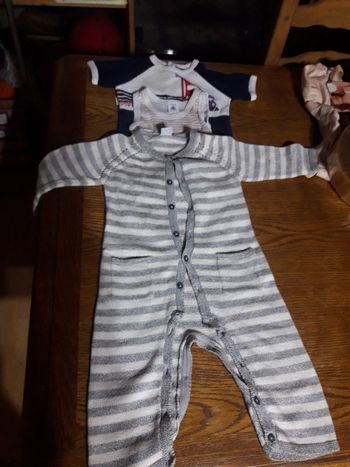 Lot petit bateau 12 mois