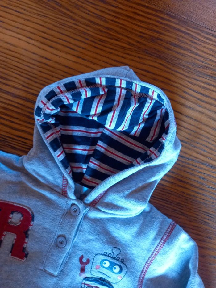 Pull à capuche 12 mois - photo numéro 2