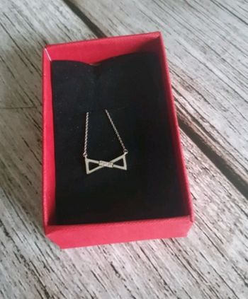 Collier et sa boîte cadeau