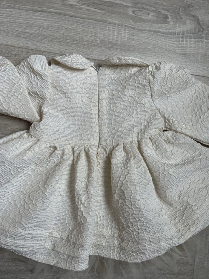 Robe cérémonie beige légèrement brillante 3-6mois - photo numéro 4