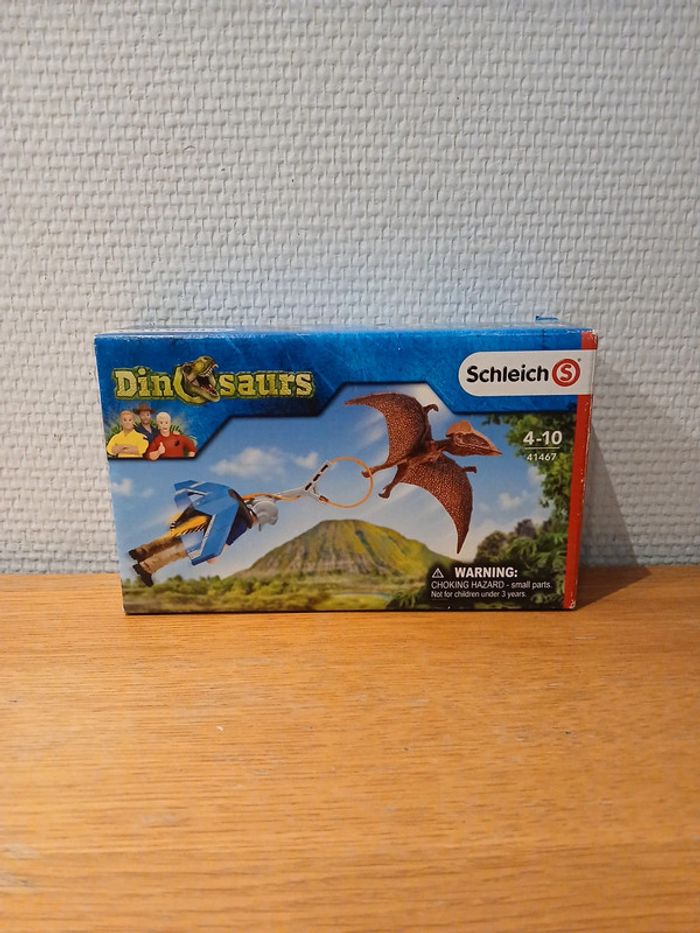 Poursuite d'un dinosaures en jetpack