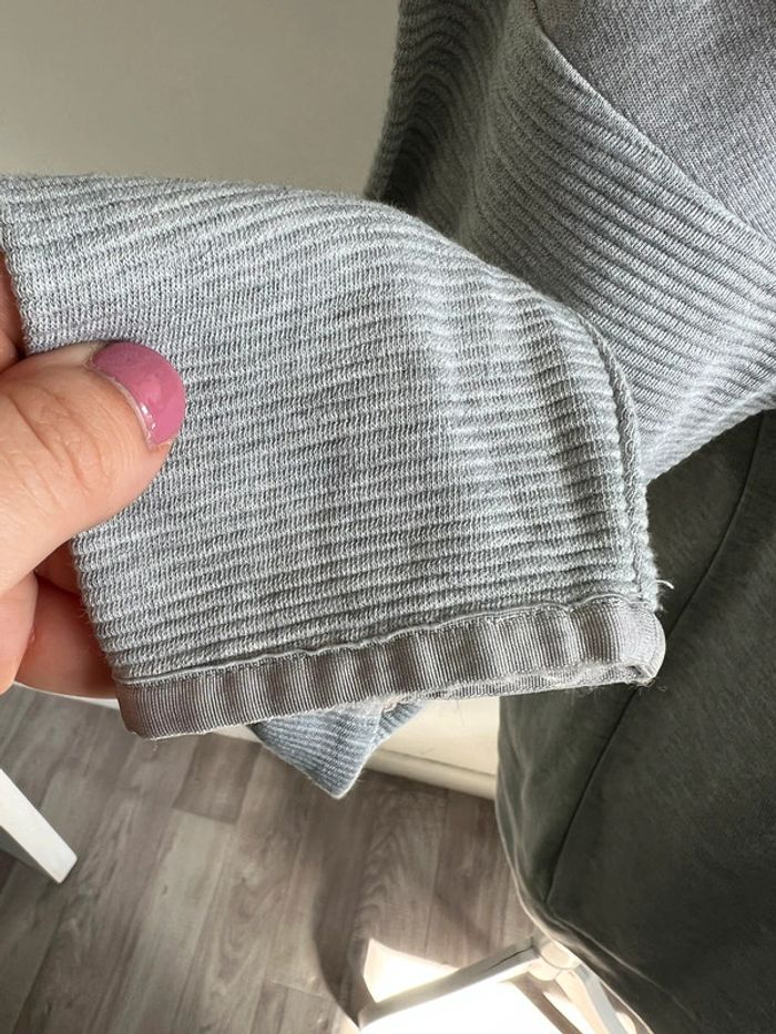 Très beau sweat-shirt Lacoste 40 - photo numéro 5