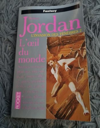 Roman l'œil du monde l'invasion des ténèbres 2